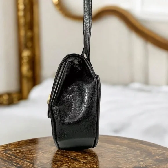 Vintage Givenchy Sacs Black Leather Shoulder bag - Picture 2 of 14